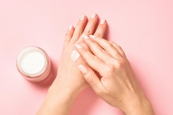 The Ultimate Guide to Choosing & Using a Moisturizer for Oily Skin 